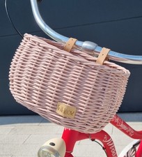Wiklinowy koszyk na rower dla dzieci różowy na pasy kierownice Dumpy 26 cm na sprzedaż  PL