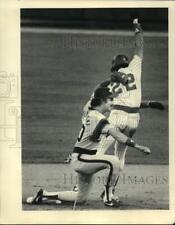 1983 Press Photo Milwaukee Brewer Charlie Moore marcado por White Sox Player comprar usado  Enviando para Brazil