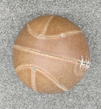 Usado, Bola de basquete antiga 1900–1930 couro colegiado rara antiga exibição comprar usado  Enviando para Brazil