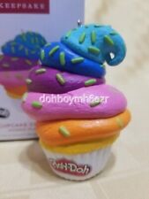 Usado, Ornamento de Natal Hallmark 2024 criação de cupcake Play-Doh comprar usado  Enviando para Brazil