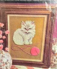 Kit Crewel Vintage Avon "Gatinho Brincalhão", aberto e iniciado, c. 1972, 12" x 16" comprar usado  Enviando para Brazil