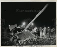 1971 Press Photo Um carro batido no poste de luz no Veterans Boulevard, usado comprar usado  Enviando para Brazil