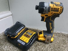 Destornillador de impacto sin escobillas DEWALT 12v XR + batería y cargador 2×2ah DCF601 segunda mano  Embacar hacia Mexico