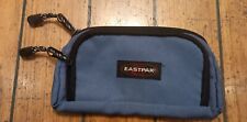 Bustina blu eastpak usato  Lecco