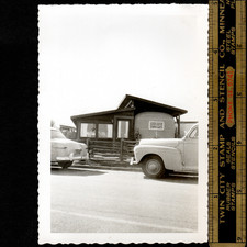 Trailer de viagem confortável no gabinete de teto MCM ca.1950s: foto vintage encontrada SNAPSHOT, usado comprar usado  Enviando para Brazil