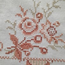 Toalha de mesa bordada 31 x 30 pol. flores marrons bainha algodão branco feita à mão comprar usado  Enviando para Brazil
