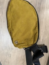 Bolsa de cinto Lululemon Everywhere Gold Spice 1L logotipo preto zíper alça ajustável, usado comprar usado  Enviando para Brazil