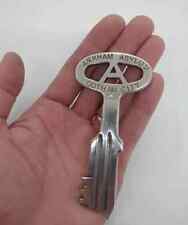 Chaveiro de metal Batman Robin Arkham Asylum Gotham City Mental Institute portão principal, usado comprar usado  Enviando para Brazil