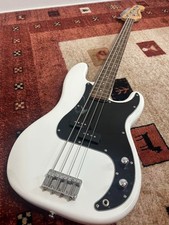 Usado, Baixo Squier by Fender Precision anos 60 estilo vintage branco com Seymour Duncan comprar usado  Enviando para Brazil