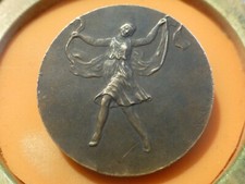 Medaille vintage danseuse d'occasion  Pont-de-l'Arche
