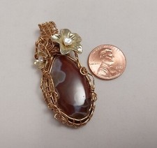 Pingente de arame - 45 cts ágata Malawi vermelho e branco - pérolas - fio de liga de ouro falso comprar usado  Enviando para Brazil