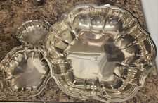 Bandejas antigas banhadas a prata Chippendale - Conjunto de 3 comprar usado Bandejas antigas banhadas a prata Chippendale - Conjunto de 3 comprar usado  Enviando para Brazil