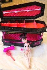 Conjunto de cama Monster High Dead Tired Draculaura boneca e caixão caixa de joias comprar usado  Enviando para Brazil
