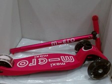 UsadoComo Nuevo - Micro Kickboard Maxi Micro Deluxe LED Scooter, Rosa segunda mano  Embacar hacia Mexico