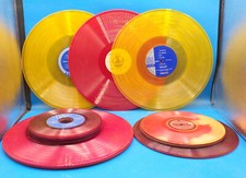 LOT of 35 Red & Yellow VINYL RECORDS for DECORATIONS or CRAFTS comprar usado  Enviando para Brazil