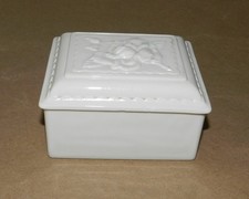 40 box treasure jewelry for sale  Holgate