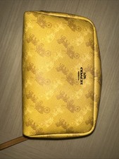 Estojo cosmético quadrado feminino Coach com estampa de cavalo e carruagem amarelo excelente comprar usado  Enviando para Brazil