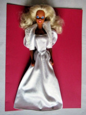 Barbie white long d'occasion  Expédié en Belgium