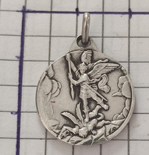 Pendentif medaille religieuse d'occasion  Noyant