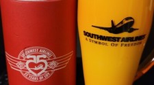 LOTE de 2 canecas de plástico anos 90 Southwest Airlines SWA 25 anos LUV vermelho amarelo , usado comprar usado  Enviando para Brazil