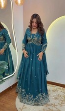 Gown salwar kameez d'occasion  Expédié en Belgium