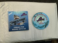 Usado, Emblemas exclusivos de pinos de ônibus VTA Jaws 50th Anniversary Martha's Vineyard. comprar usado  Enviando para Brazil