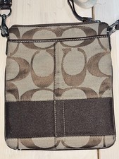 Coach pochette brown d'occasion  Expédié en Belgium