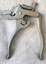 Ancien outil pince d'occasion Ancien outil pince d'occasion  Doulevant-le-Château