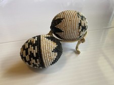 Souvenir. Egg. 2 pieces. Handmade. Wood + beads. comprar usado Souvenir. Egg. 2 pieces. Handmade. Wood + beads. comprar usado  Enviando para Brazil