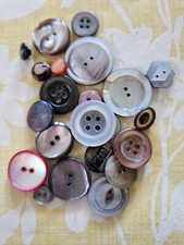 Boutons anciens nacre d'occasion  Le Pouliguen
