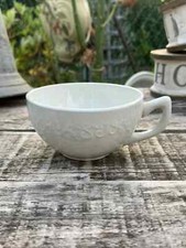 Tasse relief faïence d'occasion  Villeneuve-la-Guyard
