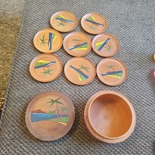 Conjunto completo vintage de 8 porta-copos de madeira Aloha Hawaii 3" com palmeiras pintadas e caixa comprar usado  Enviando para Brazil