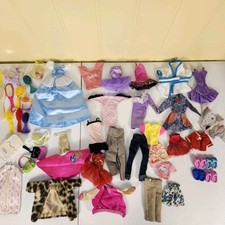  Lote de ropa y accesorios Barbie algunos son vintage la mayoría con etiqueta de Barbie en ellos segunda mano  Embacar hacia Mexico