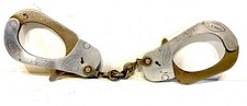 Ancienne paire menottes d'occasion  Giromagny