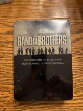 Band of Brothers (DVD 2014 6-Disc Set Metal Tin Case) Tom Hanks Steven Spielberg comprar usado Band of Brothers (DVD 2014 6-Disc Set Metal Tin Case) Tom Hanks Steven Spielberg comprar usado  Enviando para Brazil