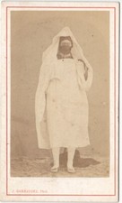 Femme tunisienne voilée d'occasion  Saint-Julien-l'Ars