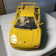 Lamborghini Diablo 1990 escala 1:18 por Bburago, em amarelo. comprar usado  Enviando para Brazil