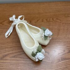 Chinelos de balé de cerâmica vintage com flores brancas penduradas na parede comprar usado  Enviando para Brazil