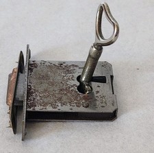 Fechadura de gaveta de armário Huwil antiga com uma chave de esqueleto de coração L 1,7" X W 2,5" comprar usado  Enviando para Brazil