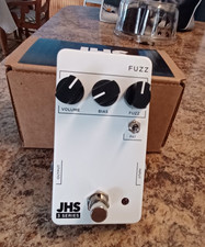 Pedal de fuzz JHS 3 Series (nova demonstração em caixa aberta) comprar usado Pedal de fuzz JHS 3 Series (nova demonstração em caixa aberta) comprar usado  Enviando para Brazil