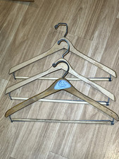 3 cabides de madeira vintage MCM John Thomas Batts Wishbone Nagels Cox’s Men’s Shop, usado comprar usado  Enviando para Brazil