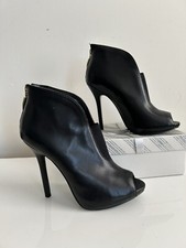 Guess woman shoes for sale  Upper Marlboro