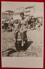 Cartolina donne mare usato  Pistoia
