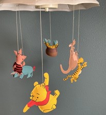 Usado, Berço musical vintage dos anos 1970 Winnie the Pooh berçário móvel Disney Tigger Eeyore comprar usado Usado, Berço musical vintage dos anos 1970 Winnie the Pooh berçário móvel Disney Tigger Eeyore comprar usado  Enviando para Brazil