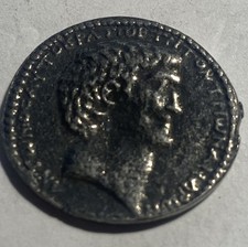 Riproduzione moneta romana usato  Pavia