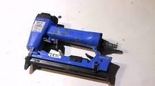 Pistola sparachiodi pneumatica usato  Castiglion Fiorentino
