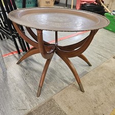 Mesa redonda vintage de latão 66 cm de diâmetro com pernas de aranha dobráveis de madeira Hong Kong , usado comprar usado  Enviando para Brazil