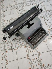 Macchina scrivere olivetti usato  Trieste