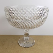 Usado, Compota de tigela de frutas de vidro redemoinho jersey antigo 9,5" de altura x 10,25" de diâmetro comprar usado Usado, Compota de tigela de frutas de vidro redemoinho jersey antigo 9,5" de altura x 10,25" de diâmetro comprar usado  Enviando para Brazil