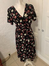 Robe noir fleurs d'occasion  Saint-Julien-de-Peyrolas